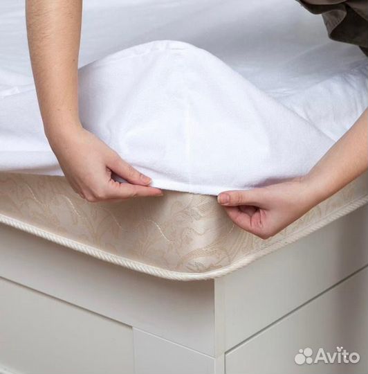 Простынь (наматрасник) на резинке непромокаемая