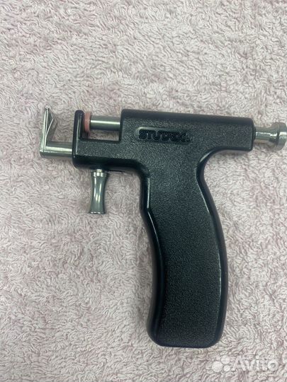 Пистолет для прокалывания ушей