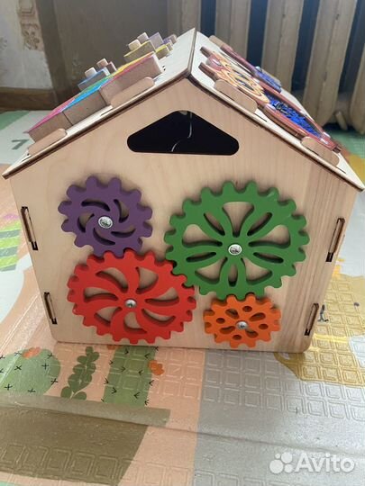 Бизиборд домик