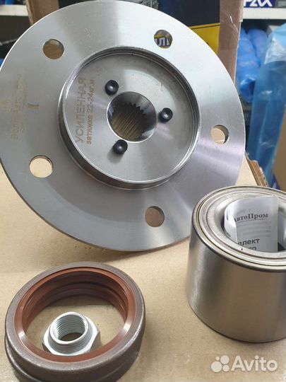 Ступица передняя с подшипником на Ниву