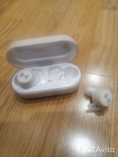 Беспроводные наушники jbl