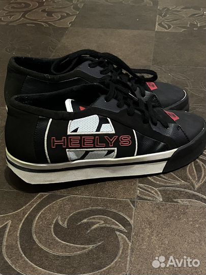 Кроссовки на роликах heelys