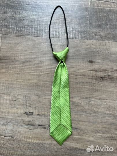 Галстук на мальчика новый