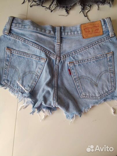 Джинсовые шорты Levi Strauss. W24