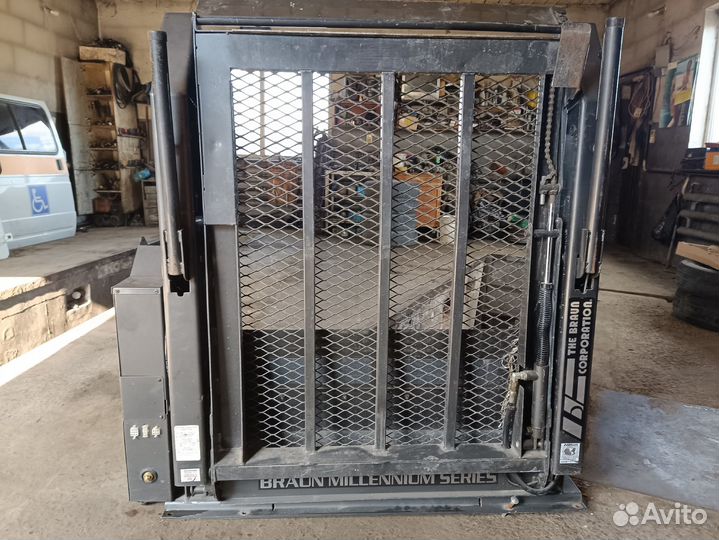 Автомобильный подъёмник для инвалидов Braun