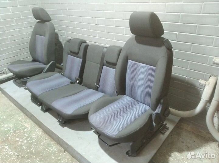 Сиденья комплект Ford Fusion хетчбек 1 2006