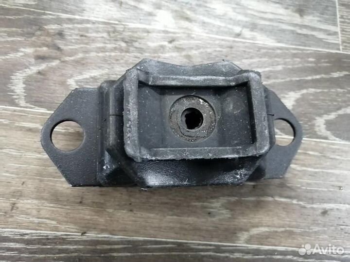 Опора кпп левая верхняя Рено Логан, Сандеро Меган