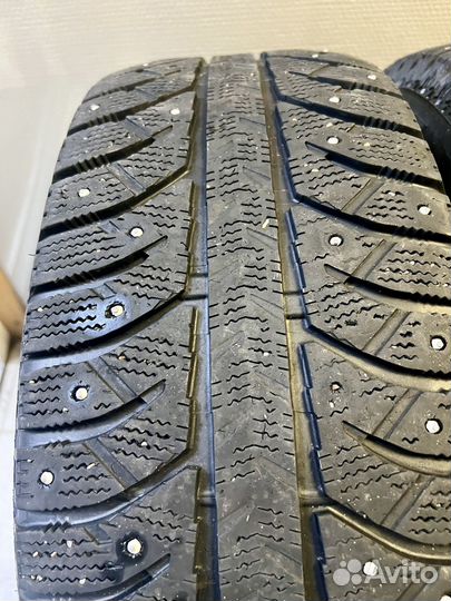 Bridgestone Ice Cruiser 7000 215/65 R16