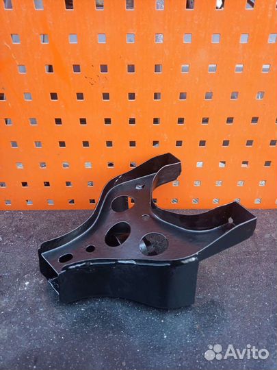 Крепление запасного колеса Toyota land cruiser pra