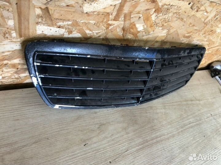 Решетка капота передняя Mercedes-Benz E-Class W211