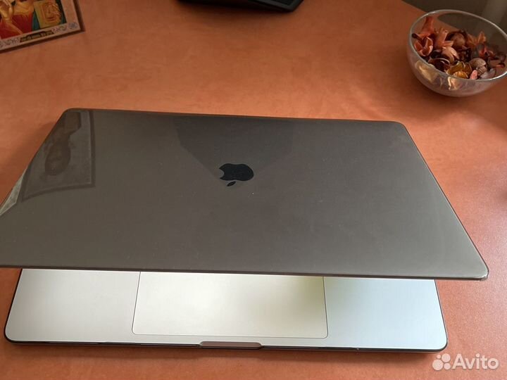 MacBookPro 16 i9 1TB 16GB Состояние Нового