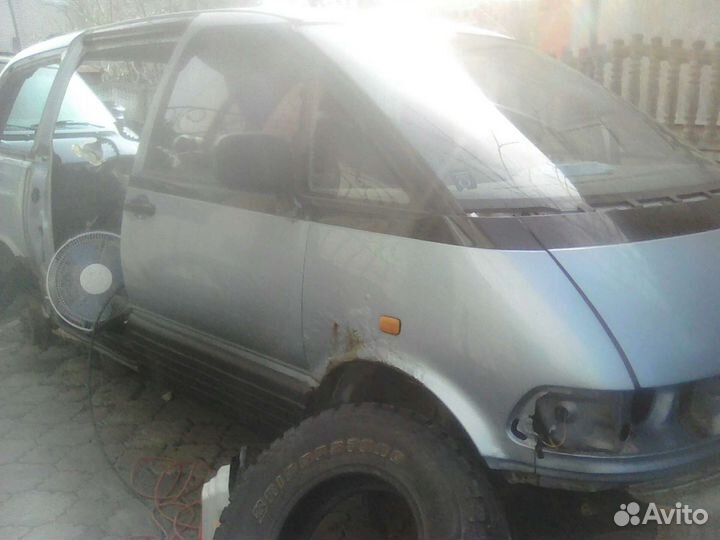 Тойота Превия 93г бензин