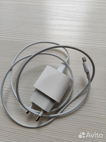 Зарядное устройство для телефона iPhone