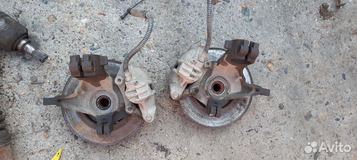 Поворотный кулак Peugeot 206