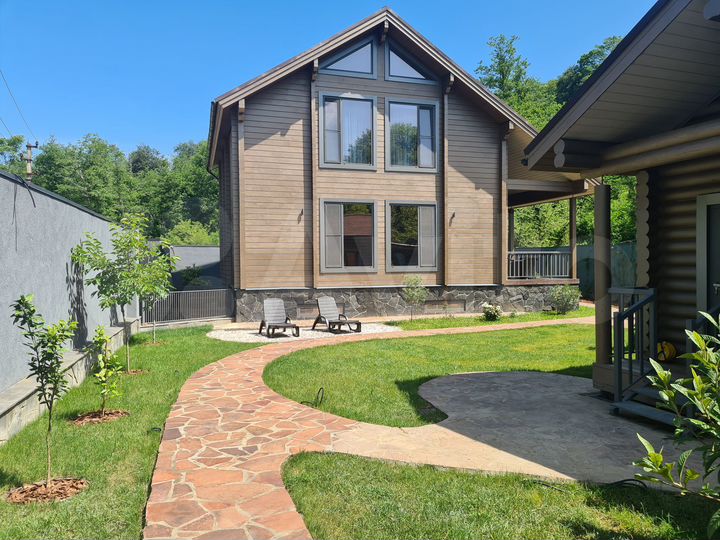 Дом 270 м² на участке 6 сот.