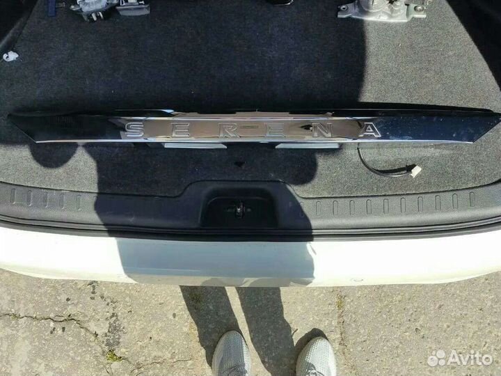 Детали на крышку багажника Nissan Serena 25 26