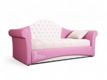 Стильная кровать-диван для юной принцессы