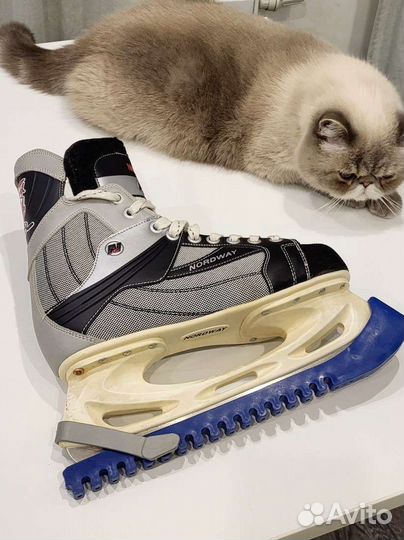 Коньки хоккейные 43 размер