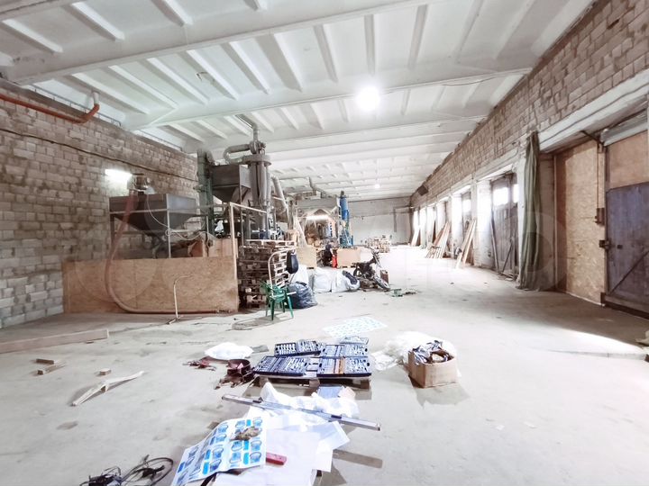 База с площадкой и ж/д-веткой, 1739 м²