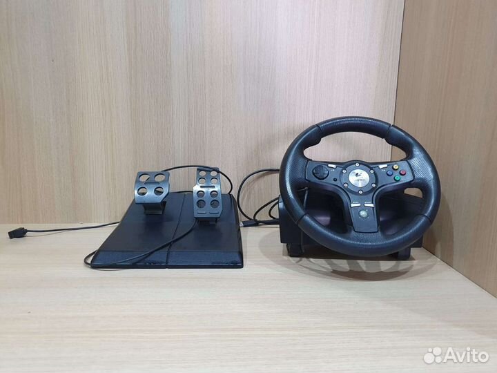 Игровой руль logitech с педалями