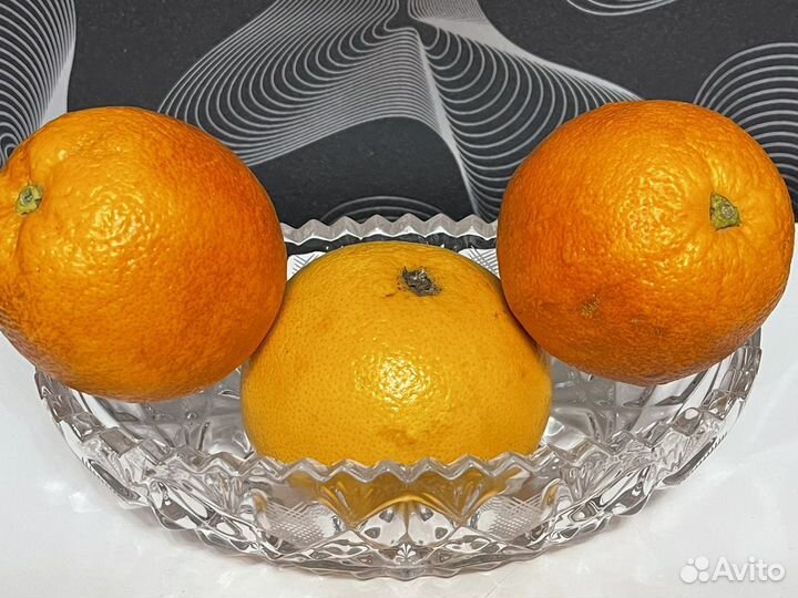 Красивая хрустальная чаша