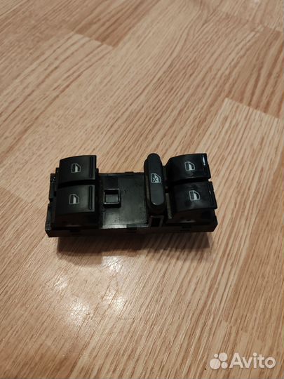 Блок управления стеклоподъемниками VW Passat B6