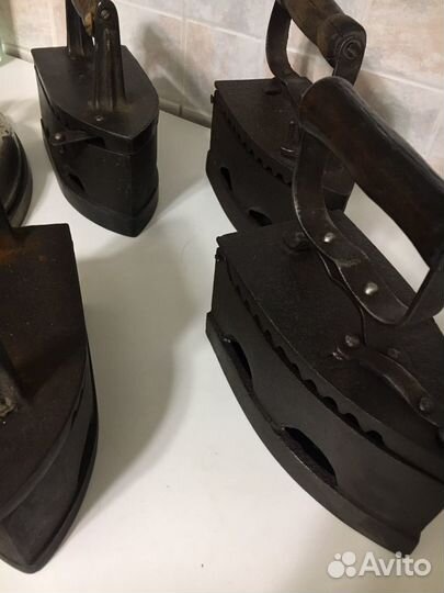 Утюг чугунный на углях- два или дровяной и литые