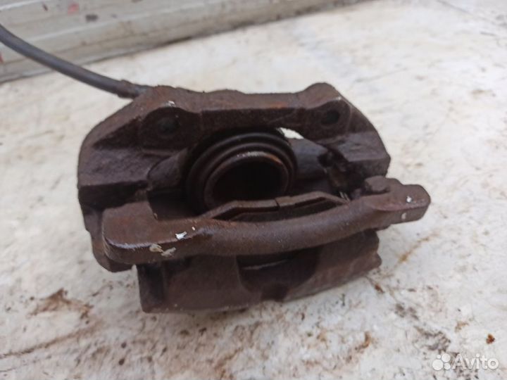 Суппорт передний левый