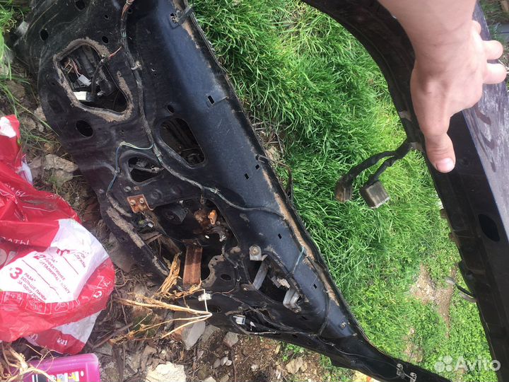 Дверь задняя nissan presage