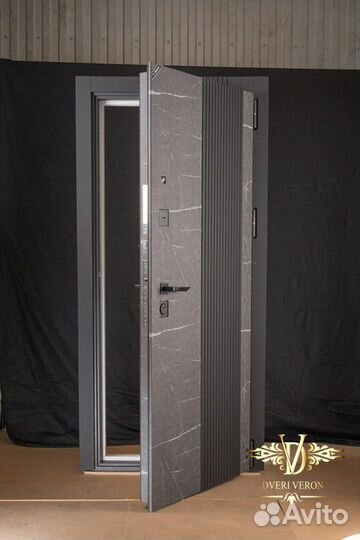 Дверь входная Марморис зеркало