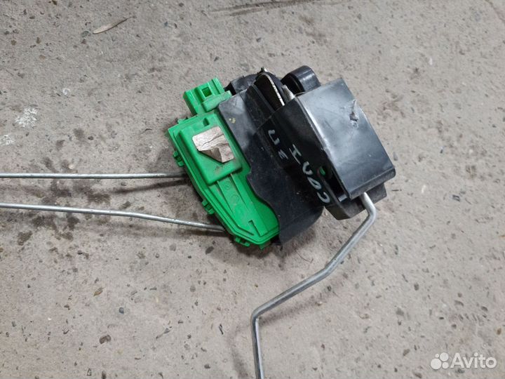 Замок двери зп, пп hyundai solaris 1