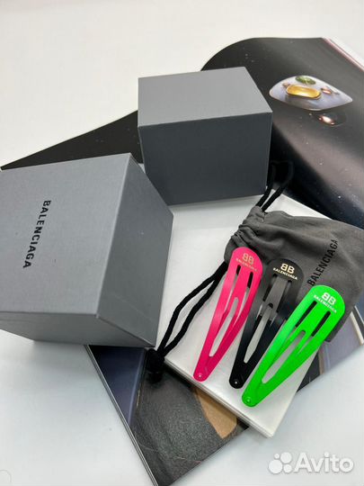 Заколки balenciaga