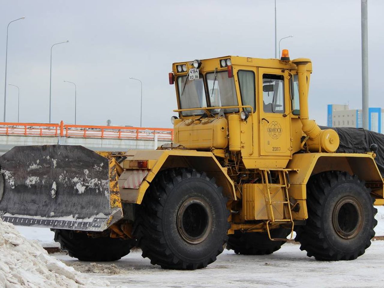 Кировец K-703