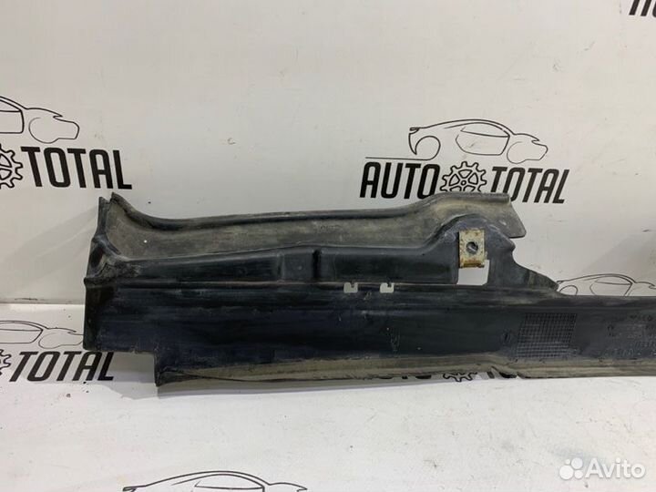 Дефлектор радиатора Bmw 745 E65 N62B44 2004