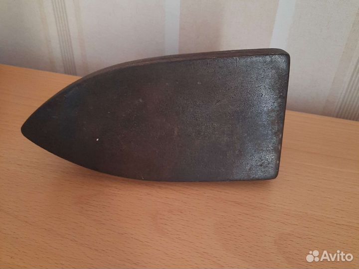 Чугунный утюг