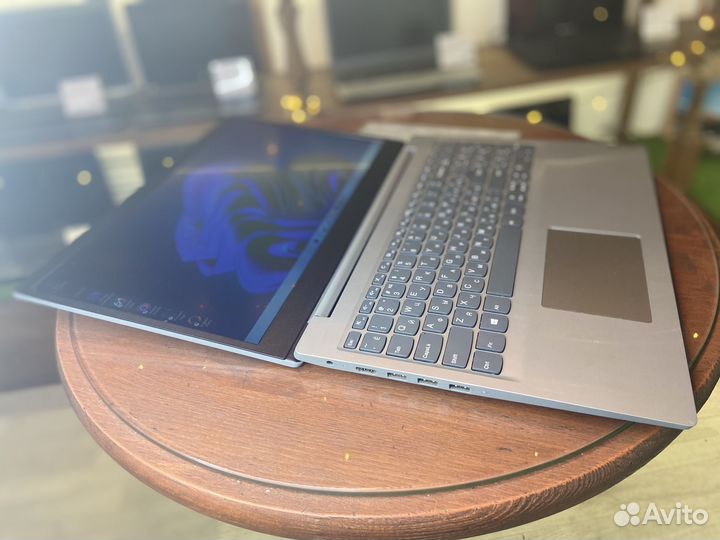 Ноутбук Lenovo AMD Athlon 300U/ Vega 3