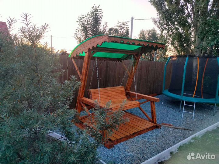 Садовые качели из дерева