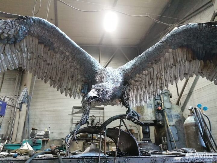 Кованая скульптура орла