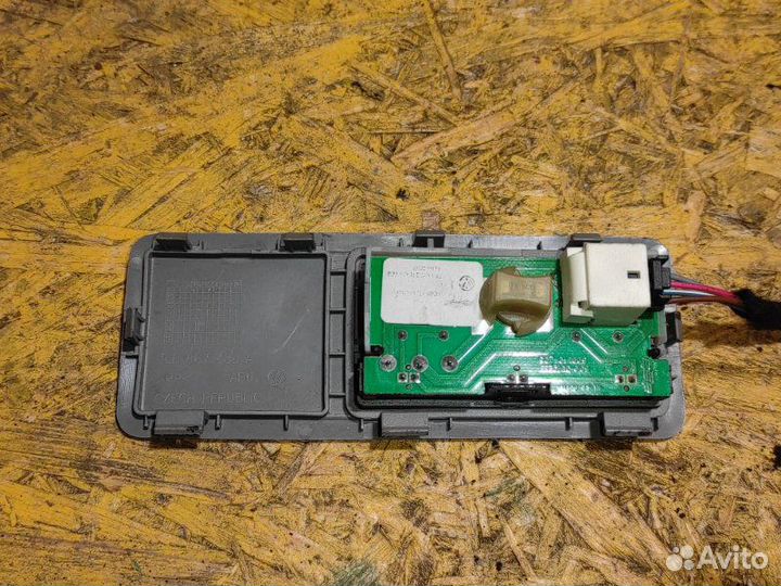 Плафон салонный левый Audi Allroad C5 2.7 ARE 2001