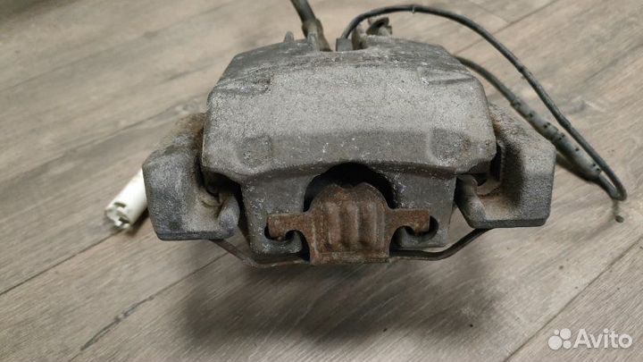 Суппорт тормозной задний правый Bmw 530 D E61 M57N