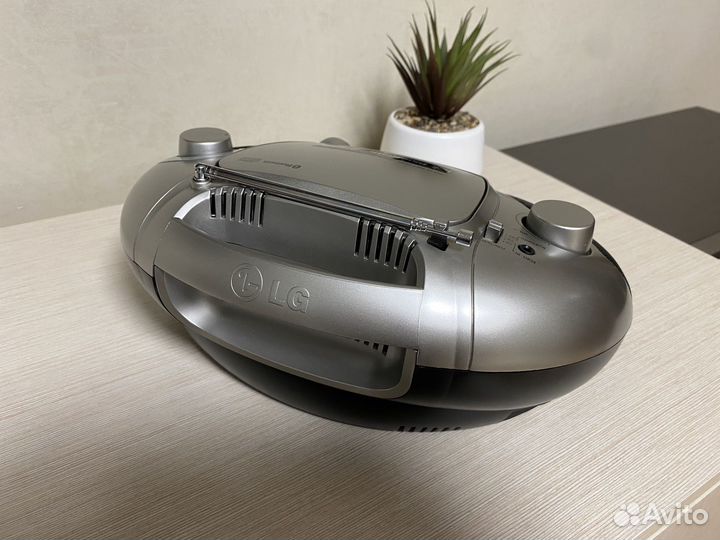 Магнитола бумбокс lg sb19st