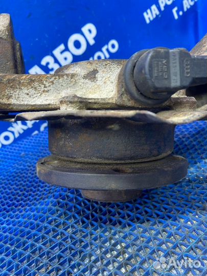 Передний левый поворотный кулак Audi A6C5 седан