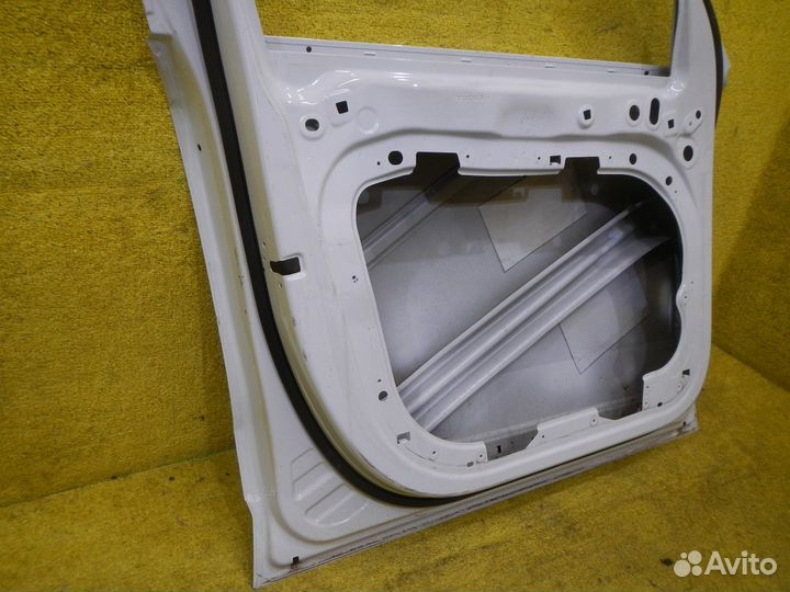 Дверь передняя левая Volvo XC90