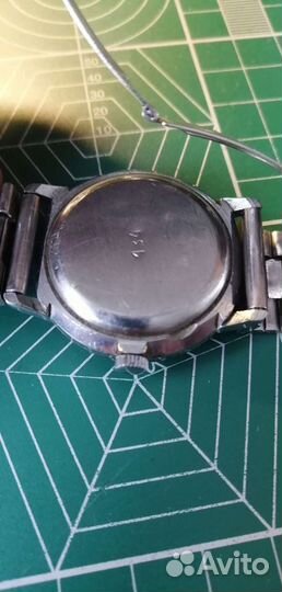 Часы ракета