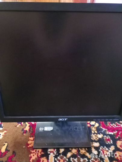 2 монитора и 3 клавиатуры