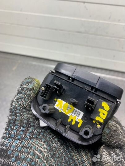 Кнопка управления магнитолой на руль Chevrolet