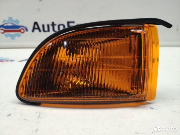 Поворотник передний правый Mitsubishi Galant EA2A