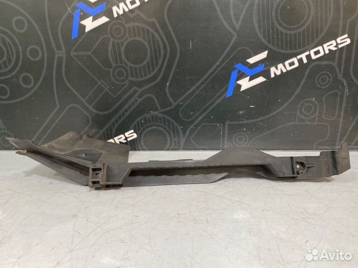 Воздуховод радиатора правый Audi A6 C6 BDW 2005