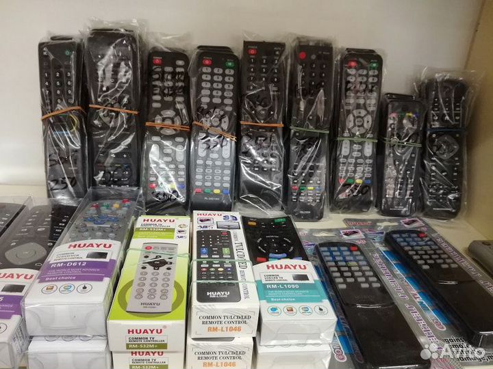 Пульты для телевизоров и цифровых приставок много
