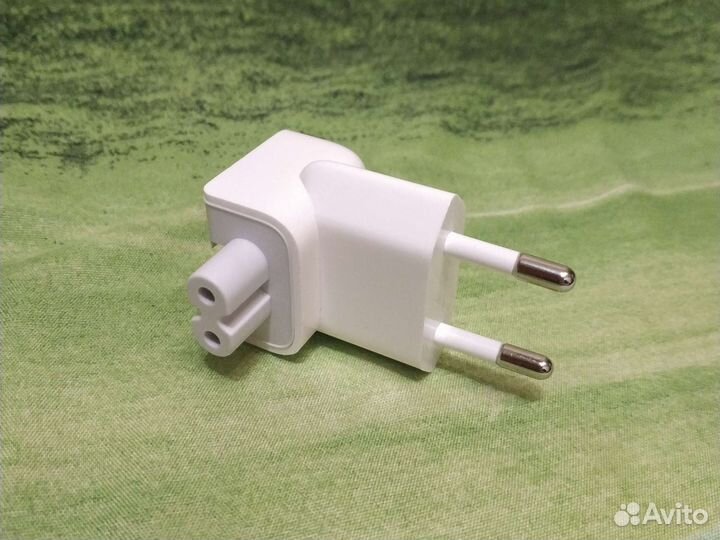 Оригинальный адаптер питания Apple A1561